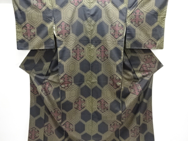 亀甲に花模様手織り紬着物